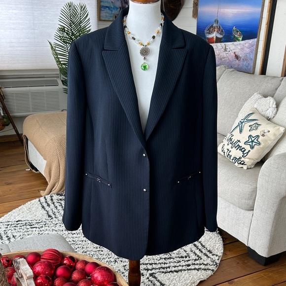 Tahari Arthur S Levine Jackets & Blazers - Tahari Arthur S. Levine Pinstripe Blazer Navy Size 18W
Women's Black Blazer